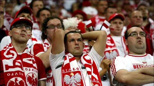 VIDEO | Scene incredibile petrecute la finalul partidei dintre Polonia și Scoția. Fanii au așteptat galeria adversă în fața stadionului pentru a o aplauda și felicita