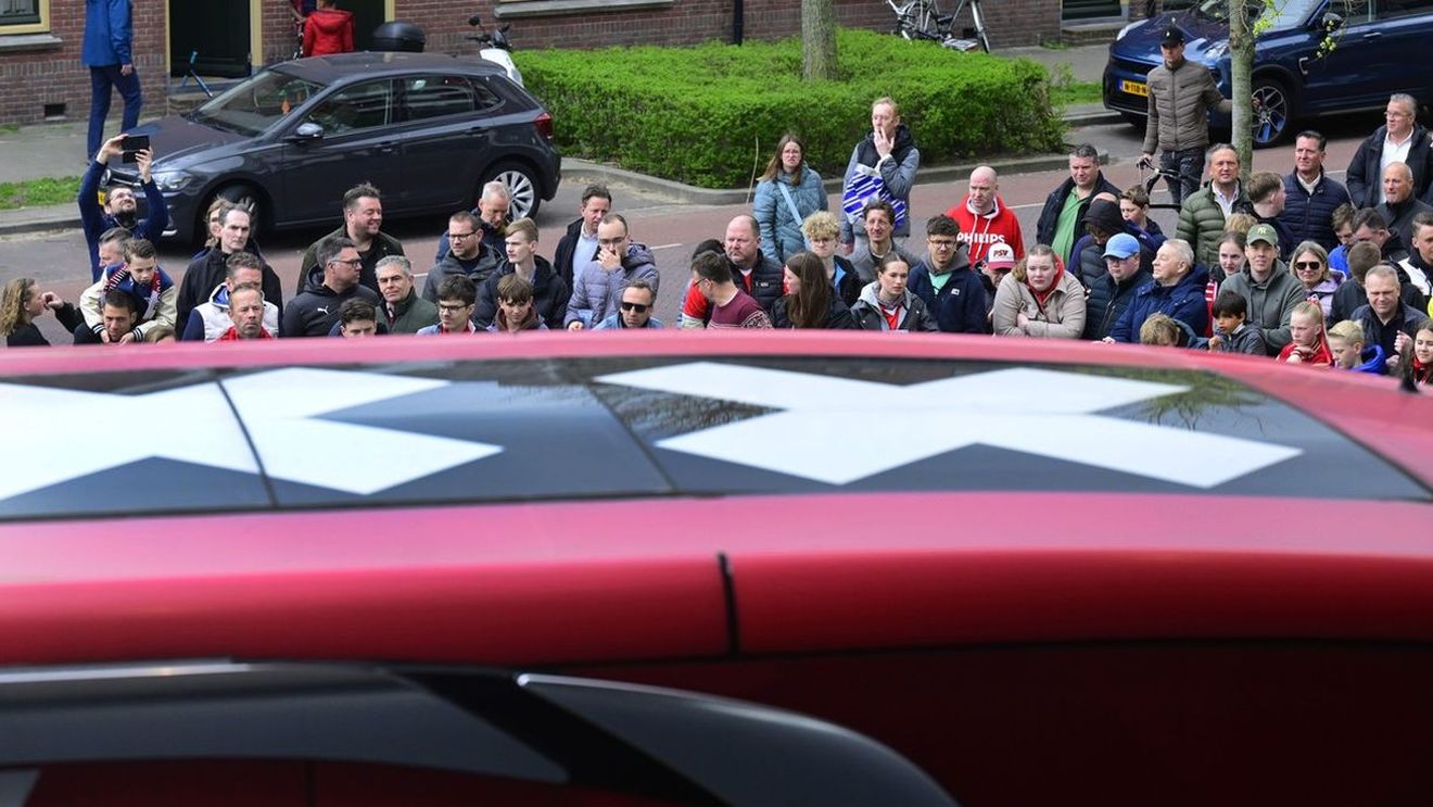 Pasagerilor nu le-a venit să creadă când l-au văzut pe celebrul milionar în autobuzul din capitala țării