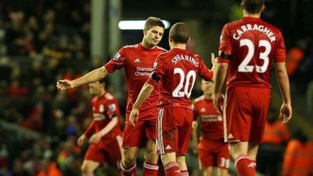 VIDEO El e șeful la Liverpool!** Gerrard l-a "expediat" pe Dalglish ca pe ultimul junior