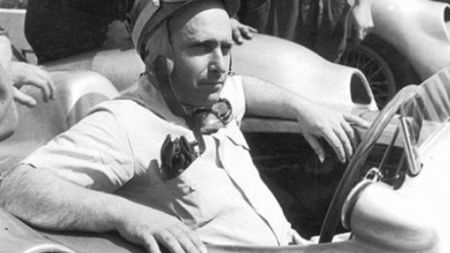 Trupul cvintuplului campion mondial de Formula 1 Juan Manuel Fangio a fost exhumat