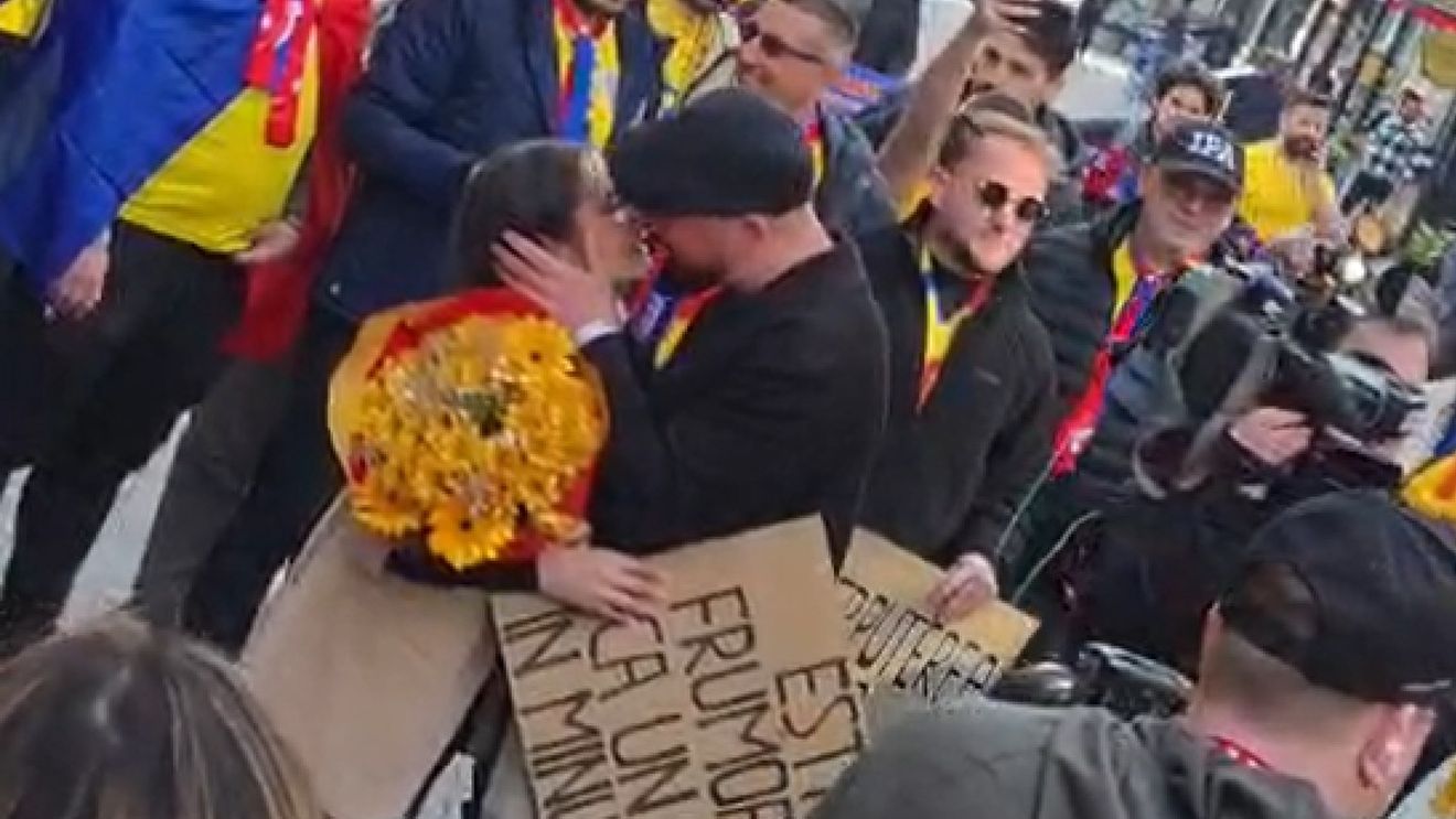 Gestul zilei! Un fan al tricolorilor și-a cerut iubita în căsătorie la Istanbul, înainte de Turcia - România