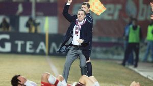 Șumudică: "Decât să merg la Dinamo, mai bine nu beau apă!"** Andone: "Când o sa fii profesionist, vii pe jos"