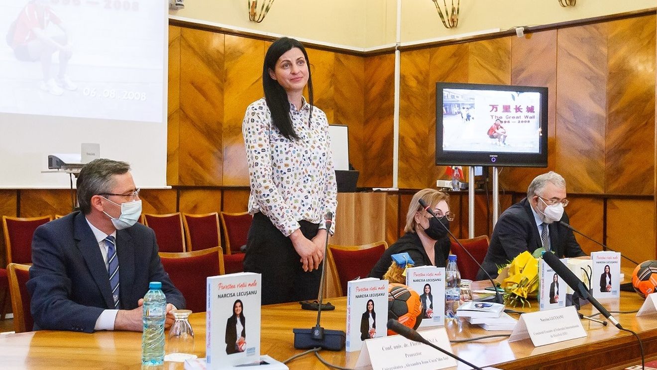 Narcisa Lecușanu și-a lansat cartea autobiografică la Iași, la Universitatea „Alexandru Ioan Cuza”. Discurs cu lacrimi în ochi al fostei mari handbaliste