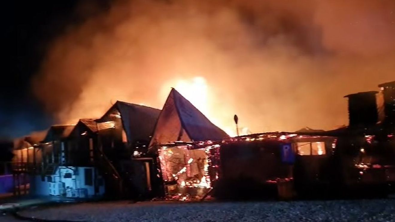 Cauza probabilă de la care a luat foc Ferma Dacilor! Ce au aflat investigatorii: mulți români se încălzesc așa în casele lor