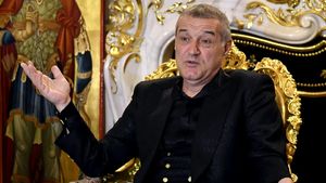 Transferul cu care Gigi Becali chiar ar da o lovitură de Champions League a fost în tribune la meciul FCSB - Maccabi Tel-Aviv! Apariția surpriză, care i-a făcut pe fanii campioanei României să viseze