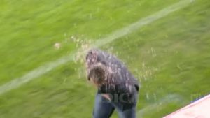 Reghecampf face lumină în cazul gestului care i-a isterizat pe fanii rapidiști de la "0":** "Eu nu vorbeam cu ei, ci discutam cu un prieten"