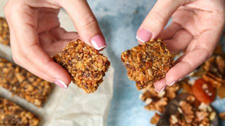 ADVERTORIAL. Beneficiile și contraindicațiile batoanelor proteice