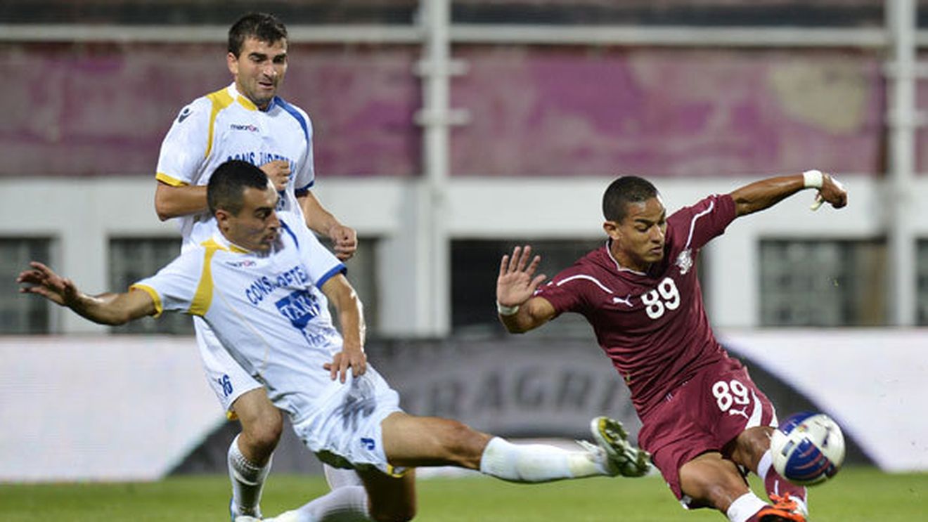 Titular în premieră, Renan nu a impresionat cu "U"! Colegii brazilianului au avut o reacție sugestivă