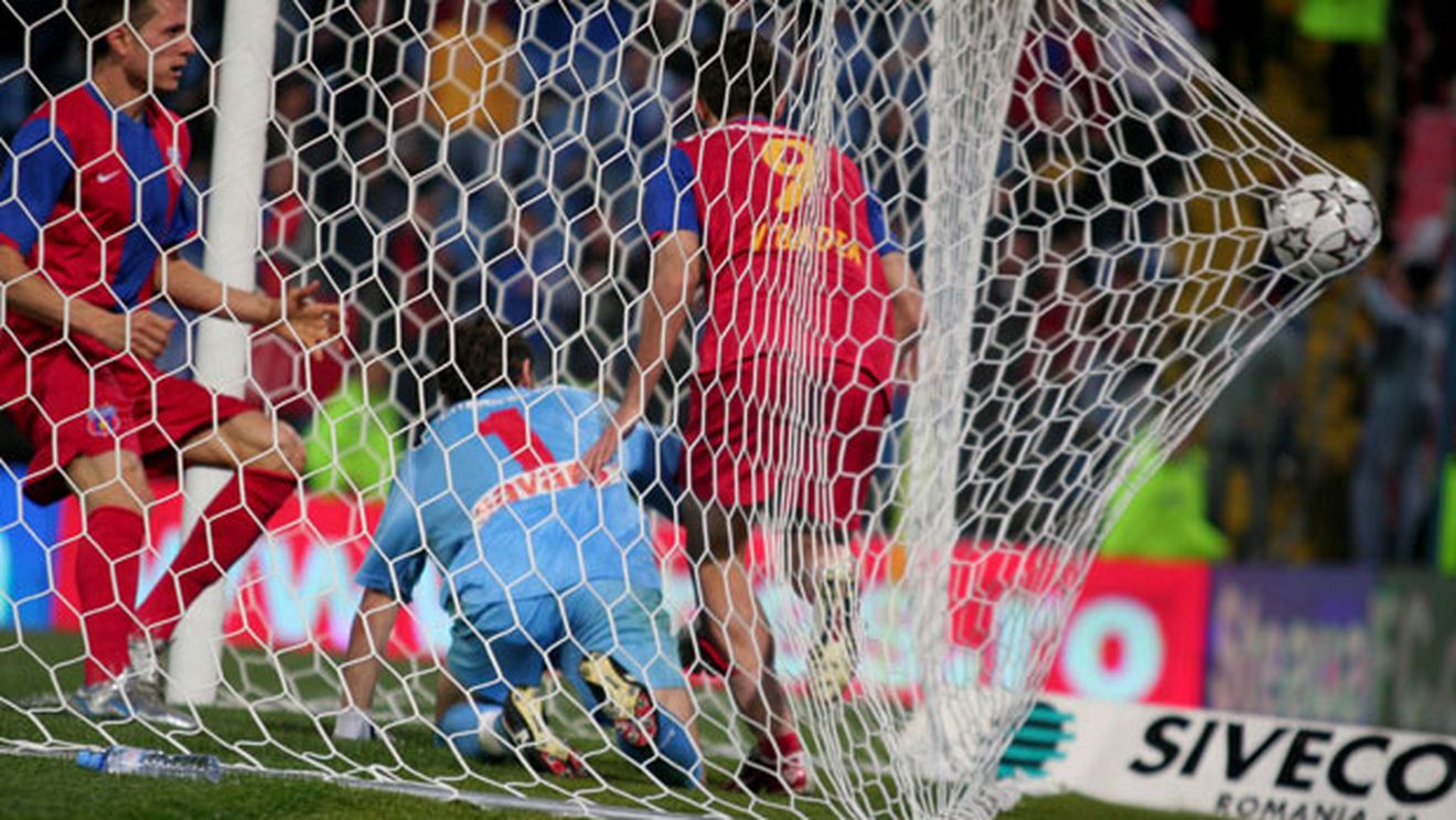 Unul dintre cei mai iubiți atacanți care au jucat la Steaua este dorit de echipa de pe locul 3 din Serie A:** "Fiorentina mi-a contactat impresarul"