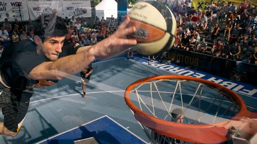 VIDEO Gravitatia a fost ridiculizata la Wizz Air Sport Arena Streetball