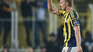 BOMBĂ‚ pe piața transferurilor. Barcelona vrea să ia doi jucători "expirați". Unul este Dirk Kuyt, care are 35 de ani