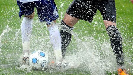 Natura era să schimbe soarta primei reprize a meciului de la Galați!** Cum o decizie inspirată a centralului Rusandu a stabilit scorul la pauză