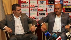 Șumi, din nou spectaculos. Cum a "negociat" cu Copos venirea la Rapid: "Uite, ai onoarea să semnezi cu acest pix" :) "Probabil am semnat pe viață, nici nu mai știu"