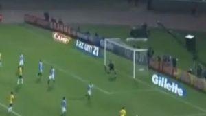 VIDEO Dribling fabulos!** Neymar și Ronaldinho au privit UIMIȚI faza serii în Argentina - Brazilia