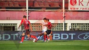 Popa face iar spectacol, dar la conferință:** "Șefii trebuie să înțeleagă: ori îl lasă pe tâmpitul care antrează să plece, ori aduc jucători! Nu-mi rămâne decât să mă rog"