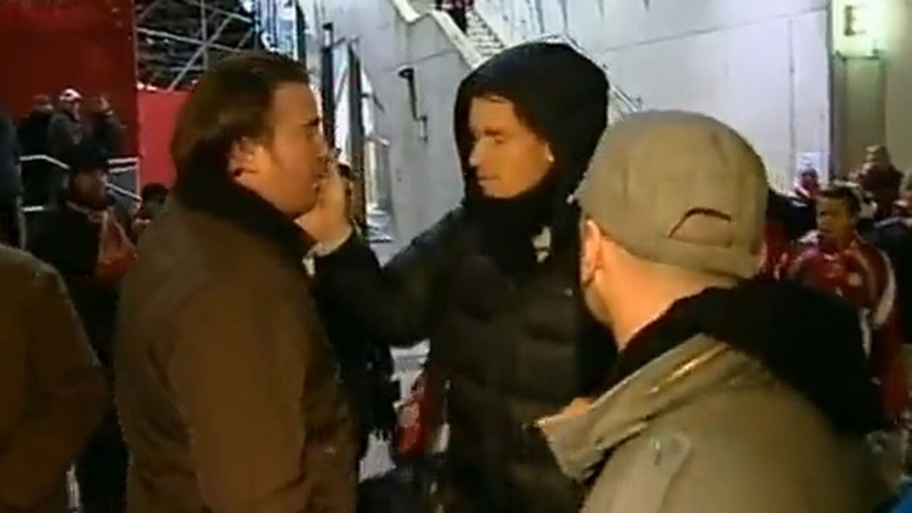 VIDEO **Lehmann, în centrul unui nou scandal! Portarul i-a luat ochelarii unui suporter!