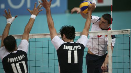 MECI DE INFARCT! Oamenii lui Moculescu au pierdut cu elenii în decisiv