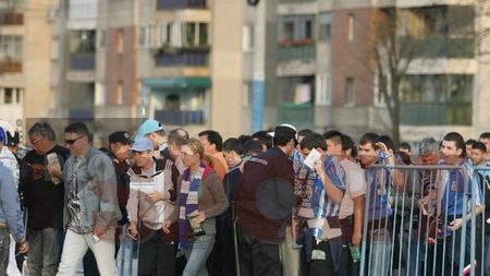 Jandarmii au prins doi olteni care încercau să introducă torțe pe Ion Oblemenco!