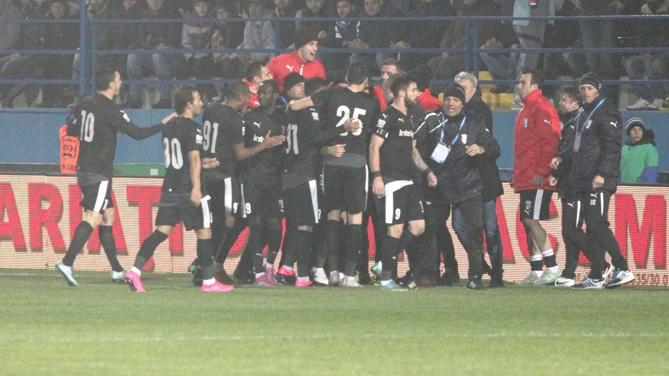 Cursa pentru EURO 2016! Șumudică, convins că îi poate reda naționalei vârful de care are nevoie! "Dacă joacă așa după 7 luni în care a fost moderator..." Reacția lui Niculae