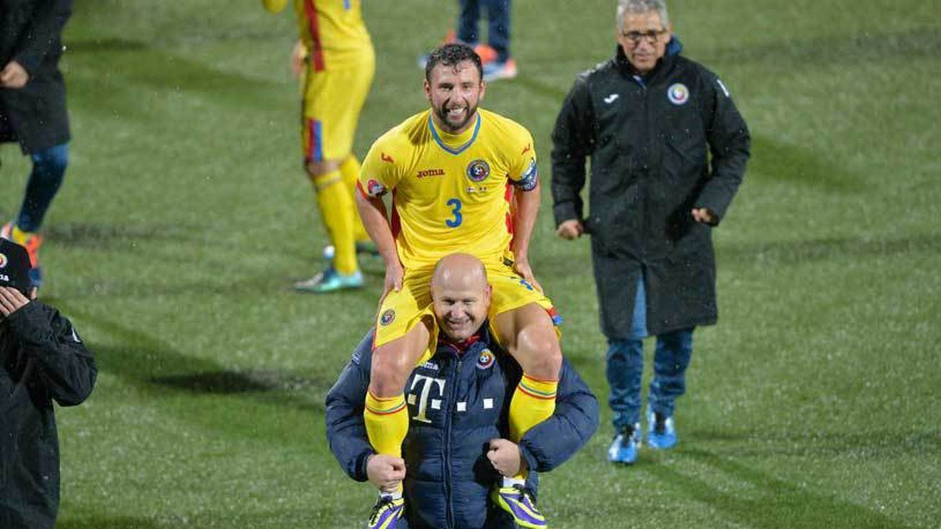 Răzvan Raț, reacție genială în cazul "banderola":  "Haideți să nu vorbim despre lucruri sfinte!"