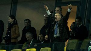 Becali s-a comportat ca un copil la golul Stelei cu Stuttgart: a sărit și a fluturat pumnii în aer!** Motivele "crizei" de bucurie a patronului