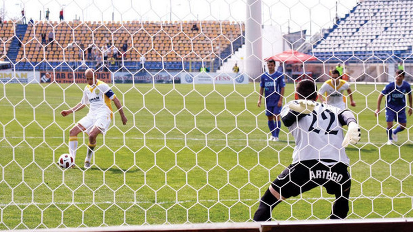 Robert Ilyes a jucat meciul 350 în Liga I