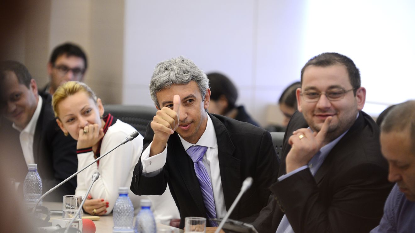 Dan Diaconescu a câștigat licitația pentru pachetul majoritar de acțiuni la Oltchim! "Oltchim a redevenit pământ românesc! Susțin 100% echipa de handbal"