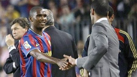 VIDEO - Eto'o, înapoi la Barca! **Camerunezul a asistat la antrenamentul catalanilor!