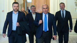 „Multe sute de milioane de euro". Românul care merge cu metroul şi e în anturajul lui Bolojan şi-a evaluat averea: „Dacă nu luam eu banii, îi lua altcineva"