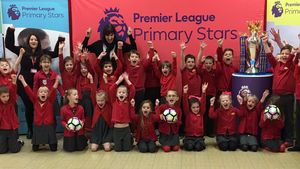 "De Bruyne, dă-mi și mie tema la engleză." Vedetele din Premier League s-au întors pentru o zi pe băncile școlii