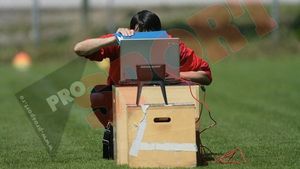 SUPER FOTO High-tech Piți: cu laptopul la antrenamentul Stelei!