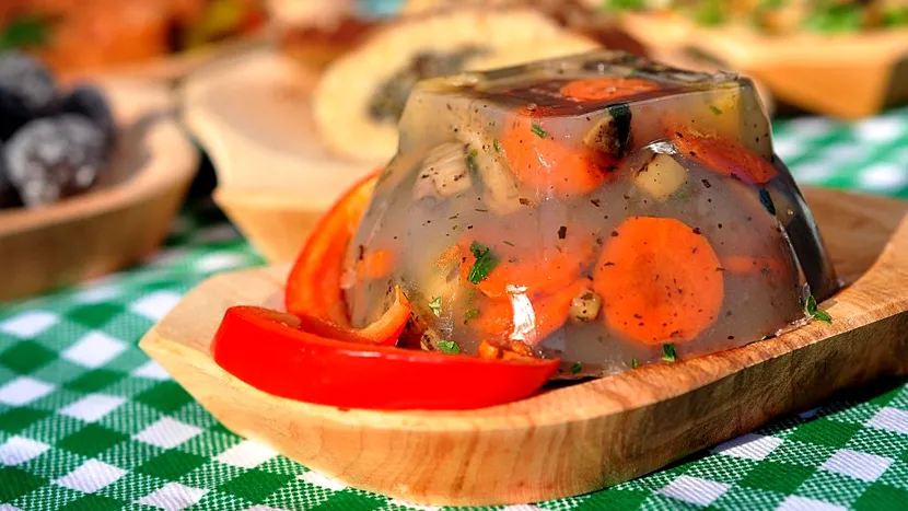 Cea mai bună rețetă de piftie de porc. Chef Scărlătescu are un ingredient secret