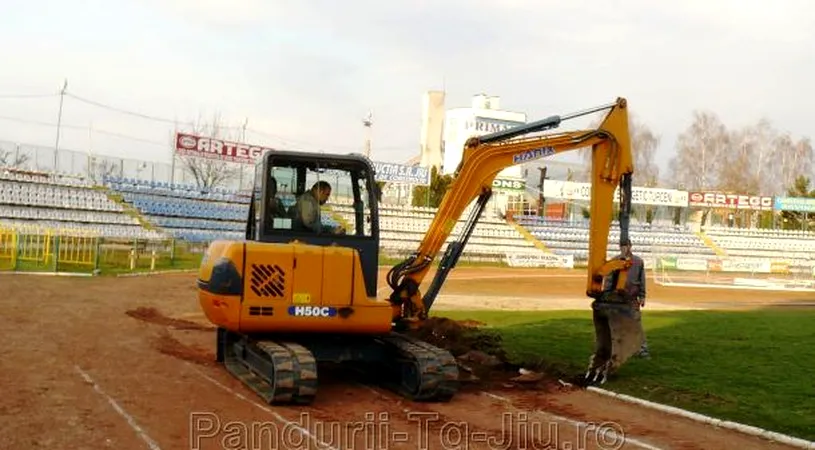 FOTO Au demarat lucrările la stadionul Pandurilor