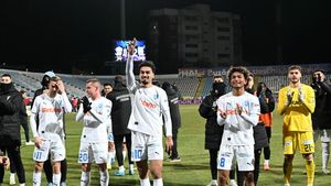 Jucătorii Universităţii Craiova s-au pozat alături de familii și le-au transmis mesaje fanilor olteni cu ocazia Crăciunului. Ce au spus Mitriţă și compania