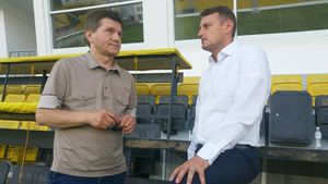 După rateul de la Iași, Fotbal Hebdo se mută la un alt club din Liga 1. Primul pas a fost făcut. CSM Poli se teme că firma de impresariat îi va fura jucătorii și a luat măsuri