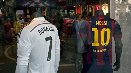 Oficialii Barcelonei sunt aproape de a semna cel mai important contract din istoria clubului. Ce amenințare vine însă de la Real Madrid