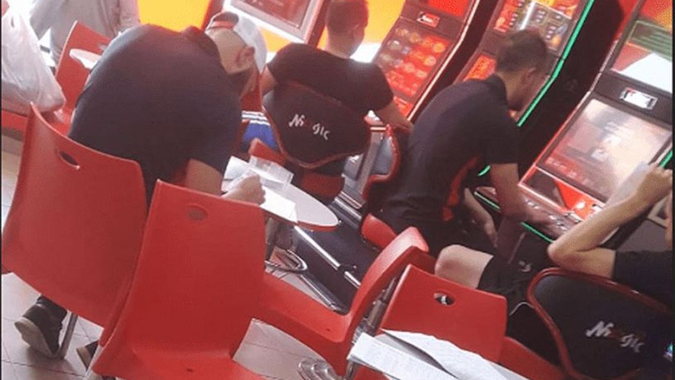 Mai mulți fotbaliști din România, prinși într-o casă de pariuri: "O pată urâtă. E ceva foarte grav" | FOTO