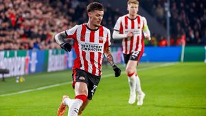 Dennis Man, out de la PSV. De ce n-a fost în lot pentru derby