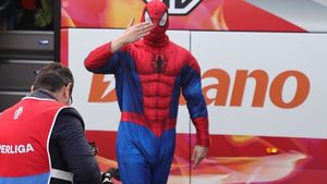 Apariții fabuloase ale fotbaliştilor FCSB. Jucătorii lui Gigi Becali au venit îmbrăcați în personaje de la Hollywood: Spiderman, Batman, Superman sau Zorro