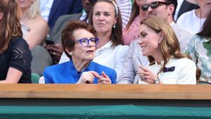 Imagini neașteptate cu femeia care a recunoscut că a pus ochii pe banii lui Ilie Năstase! Legendara Billie Jean King a jucat din nou tenis la 82 de ani. VIDEO