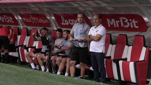 Dinamo luptă azi cu paradoxul! Cea mai slabă echipă din Superliga României are Antrenorul Anului în Ungaria!