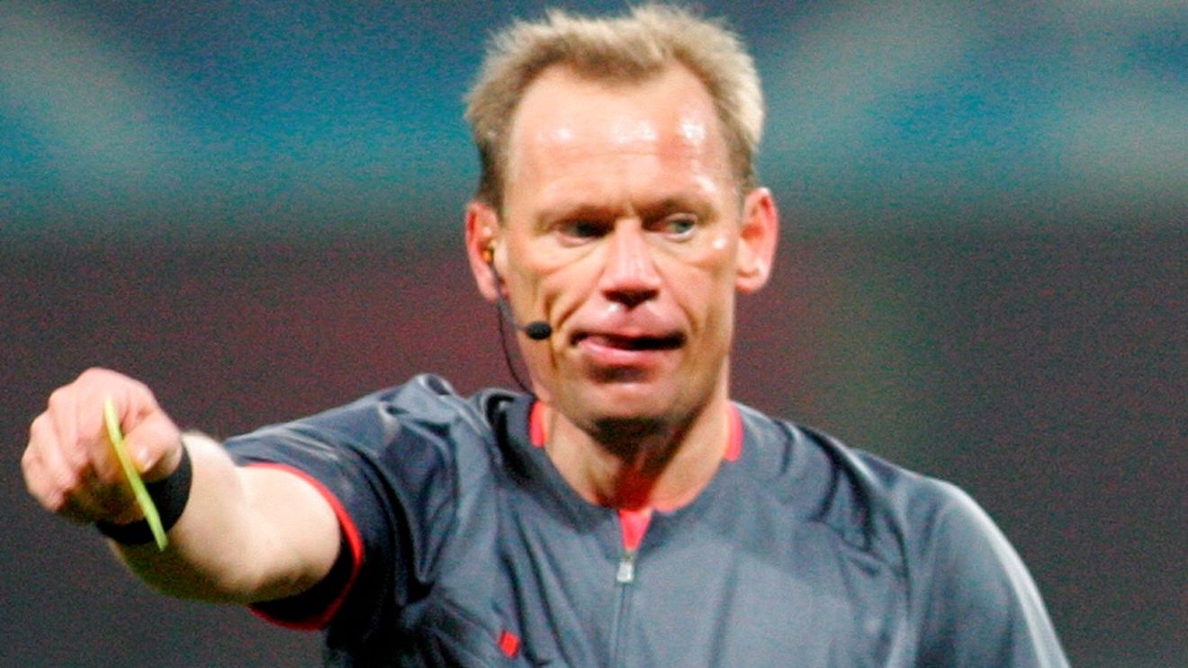 Claus Bo Larsen arbitrează Steaua - Bayern