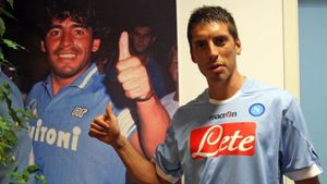 FOTO** Napoli l-a prezentat pe al 25-lea argentinian din istorie! Sosa: "Îmi dublez recordul de goluri"