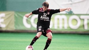 Face foamea ca să-l convingă pe Lucescu jr:** "Nu mă interesează banii!" El e rapidistul cu un salariu pentru care nu merită nici să se dezbrace în vestiar