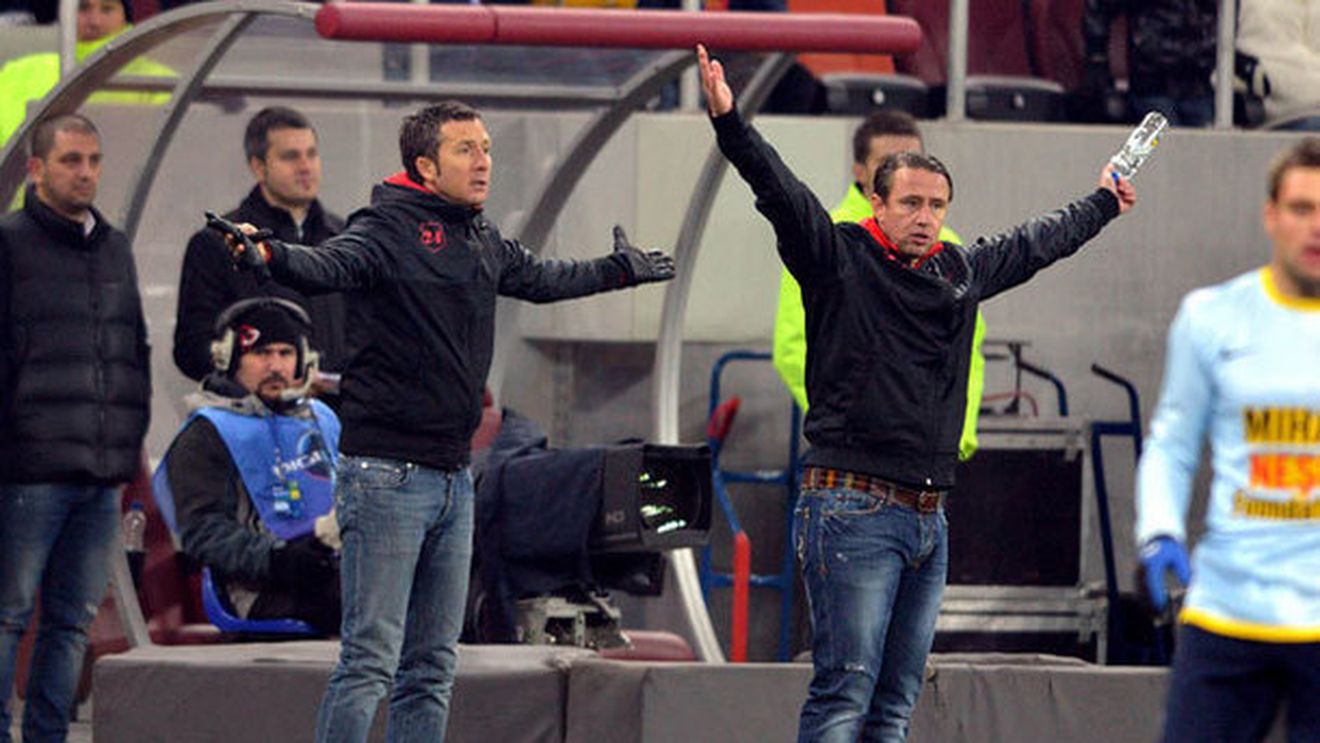 Vrea să îi fie naș și pe teren! Contra: "Vreau să fiu cu un pas înaintea lui Reghe. El și dacă pierde ia titlul"** Cum i-a gratulat managerul pe fotbaliștii Petrolului