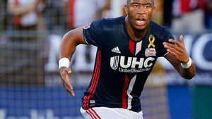 Ce jucător a pierdut Dinamo! VIDEO | Dă gol cu mingea de tenis, driblează mingile de baschet și înscrie la coș, cu capul
