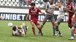 Tricourile jucătorilor echipei care a învins Rapid în ultimul meci oficial din acest sezon de Liga 2 au fost scoase la licitație. Suporterii pot contribui la bugetul clubului