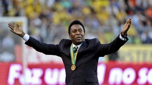 Pele împlinește astăzi 72 de ani!** VIDEO "Jucătorul Secolului XX" a devenit campion mondial la numai 17 ani