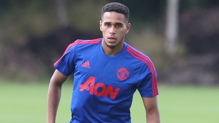 EXCLUSIV | Un fotbalist recomandat la Manchester United de Scholes și Neville, aproape de Liga 1! Echipa care dă o lovitură importantă în această iarnă