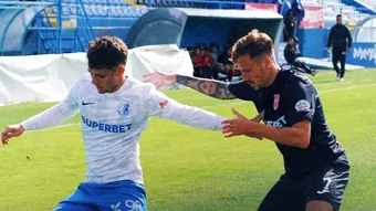 CS Dinamo a pierdut la limită amicalul contra Farului. Florin Bratu a încercat să regleze echipa pentru meciurile din Liga 2